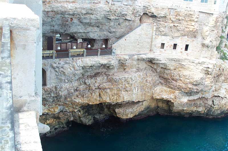 Alcune immagini della scogliera di Polignano a mare (Bari)